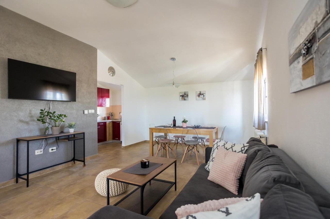 אומיסאליי Apartmani Beba מראה חיצוני תמונה
