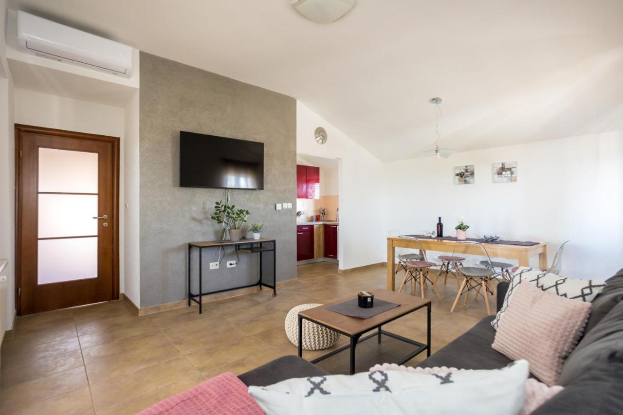 אומיסאליי Apartmani Beba מראה חיצוני תמונה